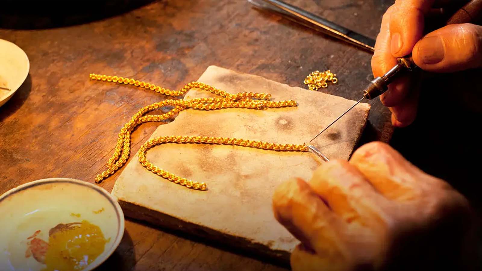 چرا خرید طلای بدون اجرت برای سرمایه‌گذاری منطقی‌تر است؟